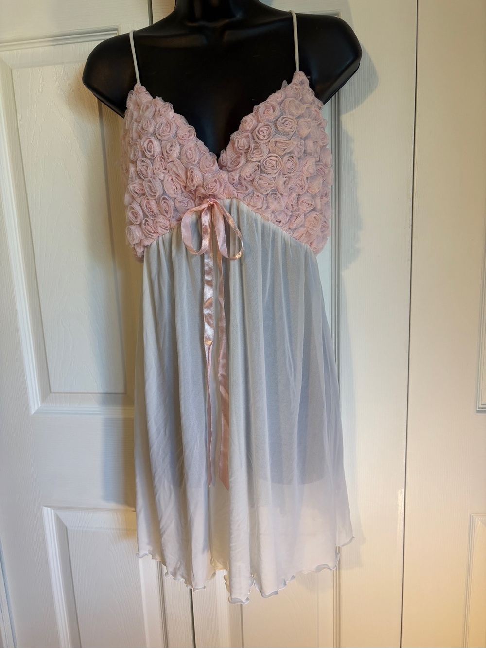 La Vie En Rose Pink Rose-Embellished Chiffon Chemise